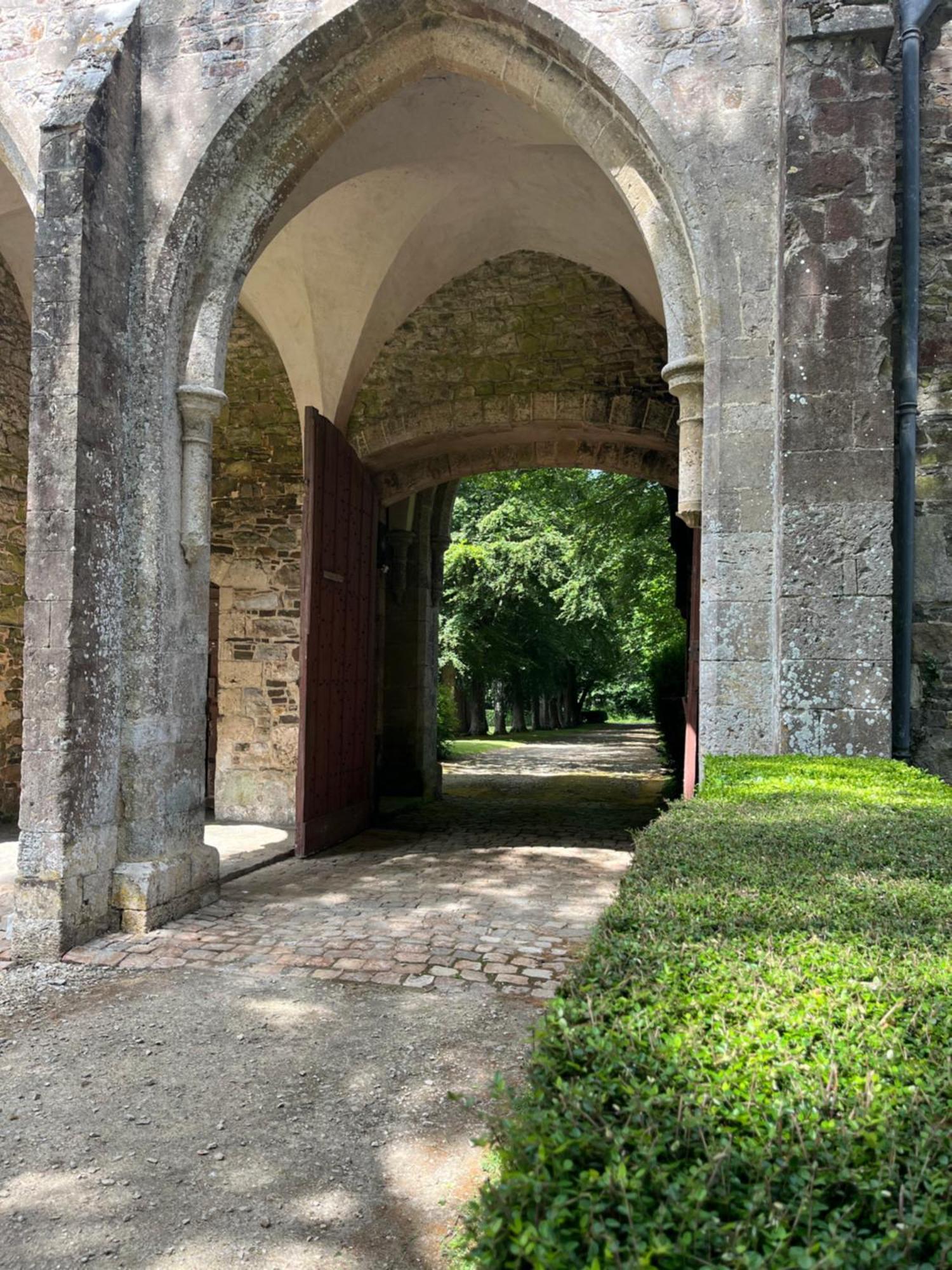 לינה וארוחת בוקר Neufmesnil Abbaye De Blanchelande מראה חיצוני תמונה