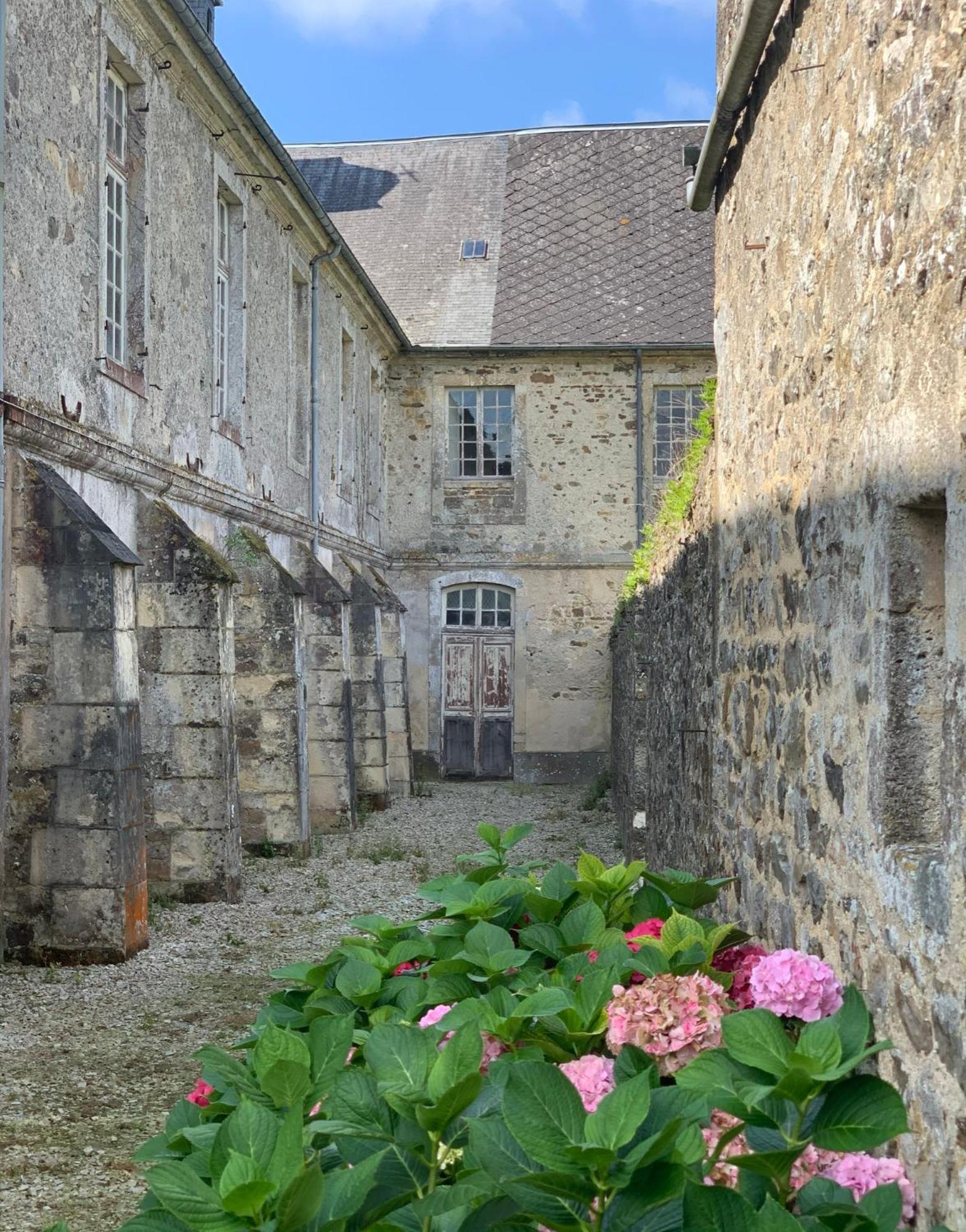 לינה וארוחת בוקר Neufmesnil Abbaye De Blanchelande מראה חיצוני תמונה